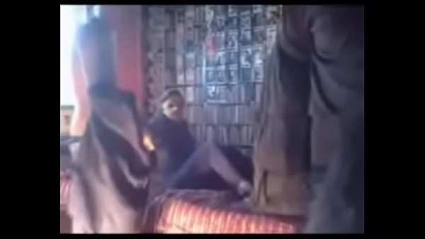 Pasangan Desi Main Bertiga – Ngehe Banget Part 1