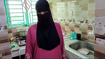 Selagi Istri Pergi, Suami Mesum Ngewe Pembantu Hijab Di Rumah Kosong